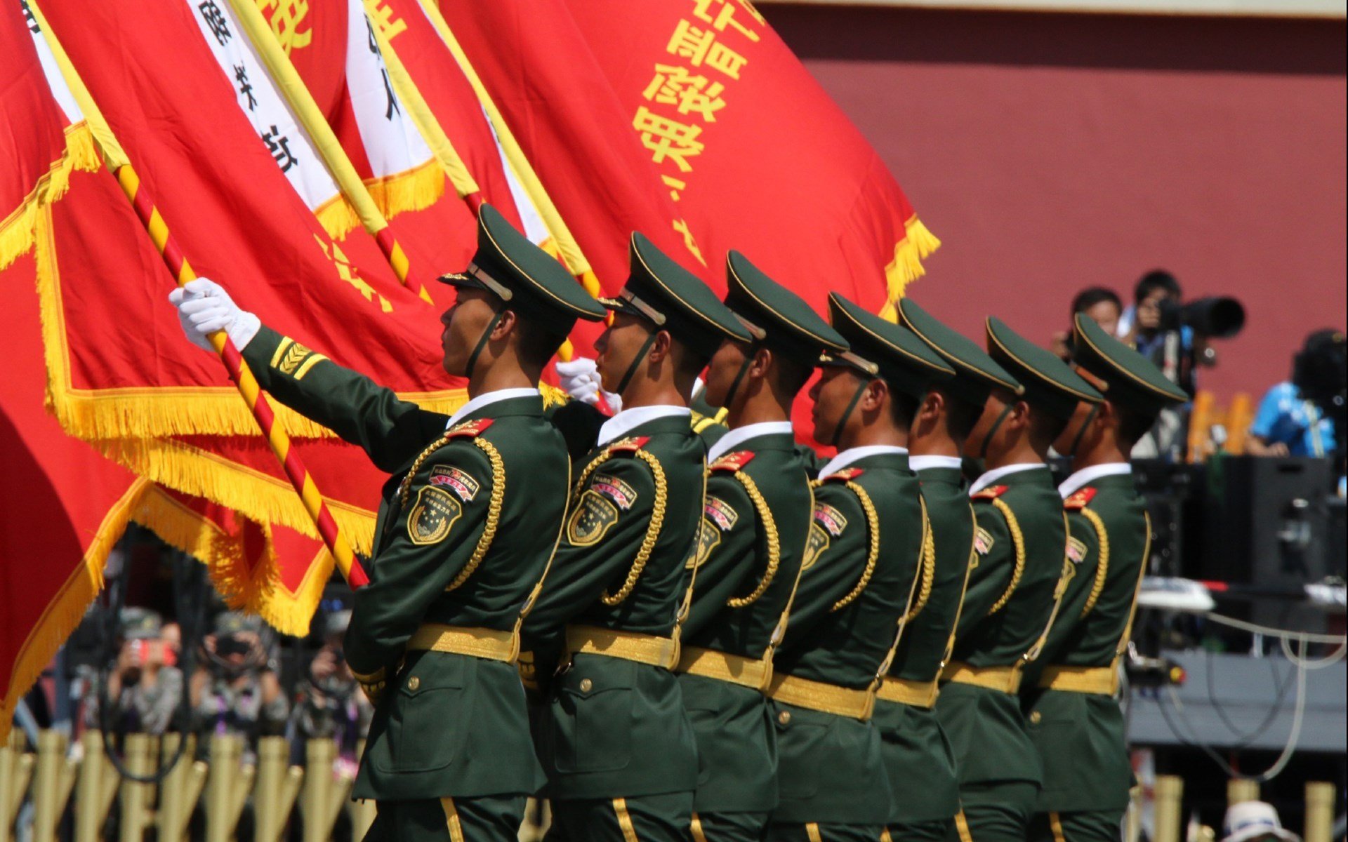 开云网页版-足球场馆智能安检系统覆盖主要城市，公共安全保障提升，足球场设备