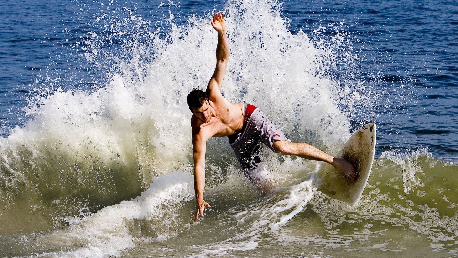 KAIYUN 中国大陆-凯尔特人后卫训练中展示高效变速突破，凯尔特人后卫训练中展示高效变速突破的动作