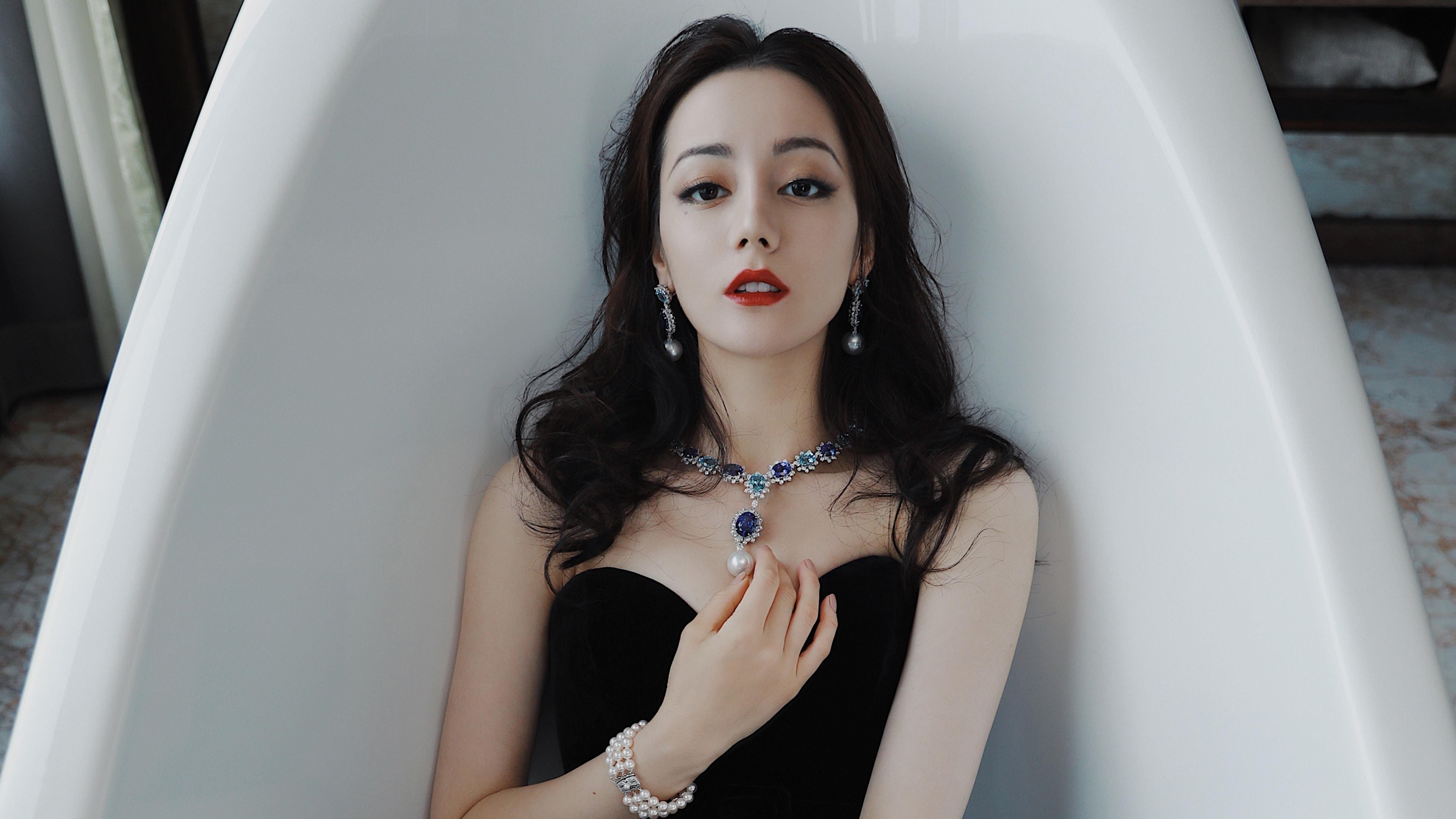 开云官方-莱谢恩·卡萨斯冲线瞬间点燃现场气氛，莱恩·卡斯滕